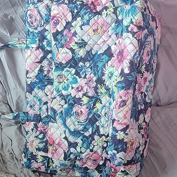Vera Bradley medium floral tote bag NWOT duffel bag travel - Picture 5 of 5